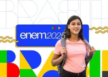 Imagem promocional do ENEM 2025, destacando a importância dos simulados e da correção automática de redações, com estudante sorrindo ao fundo.