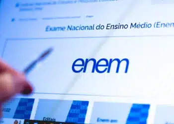 Tela de computador exibindo página oficial do Enem com logo e informações do exame.