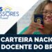 Professora exibindo a Carteira Nacional Docente do Brasil com sorriso, promovendo o programa Mais Professores para o Brasil.