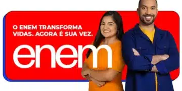 Jovens estudantes sorrindo ao lado da logo do ENEM, simbolizando preparação para as provas de filosofia