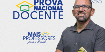 Logotipo oficial da Prova Nacional Docente (PND) e o lema "Mais Professores para o Brasil", ao lado de um professor sorridente segurando um caderno.