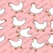 Desafio visual com desenho de várias galinhas brancas com crista vermelha em padrão sobre fundo rosa