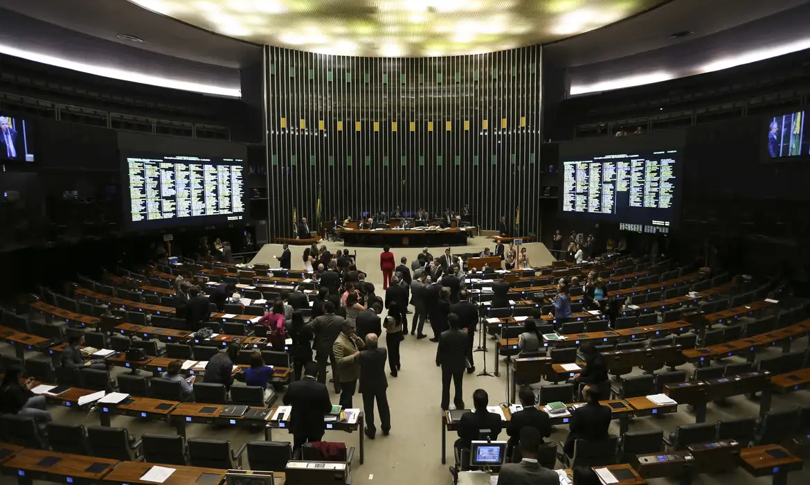 Sessão na Câmara dos Deputados do Brasil Deputados reunidos na Câmara dos Deputados em sessão plenária oficial do Brasil