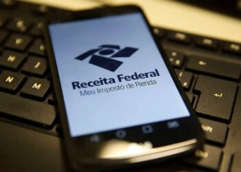 Imagem do logo da Receita Federal com a legenda 'Meu Imposto de Renda'. A imagem reflete as fake news sobre a tributação de transações financeiras, desmentidas pela Receita Federal.