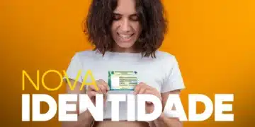 Mulher segura a Nova Carteira de Identidade Nacional (CIN), destacando o documento com QR Code e CPF, foco da matéria sobre a lista de documentos para a emissão.