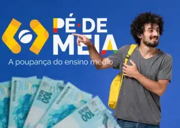 Estudante com mochila e cédulas de R$ 100, representando o pagamento do Pé-de-Meia para o ensino médio.