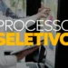 Imagem de profissionais trabalhando em um processo seletivo, com destaque para o texto 'Processo Seletivo'.