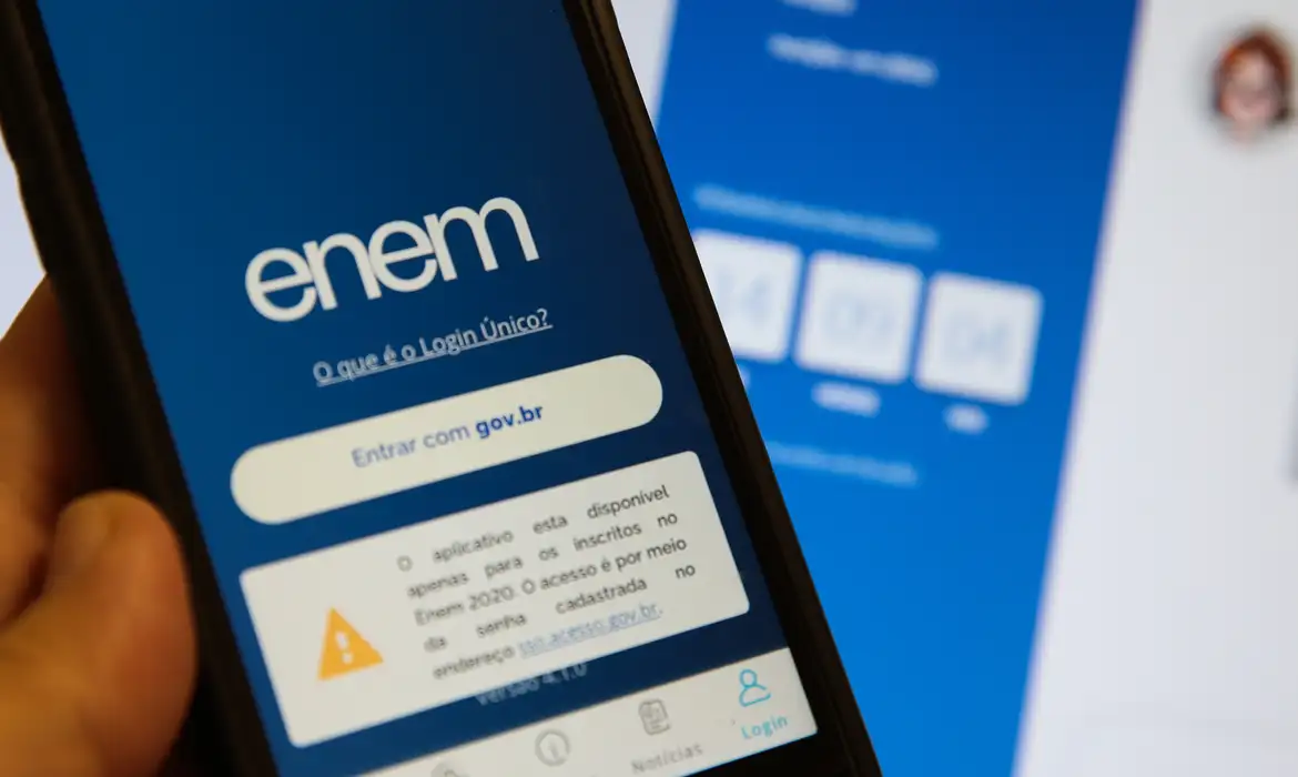 Aplicativo ENEM 2020 com Login Único Tela de celular mostrando aplicativo ENEM 2020 com opção de entrar pelo gov.br.