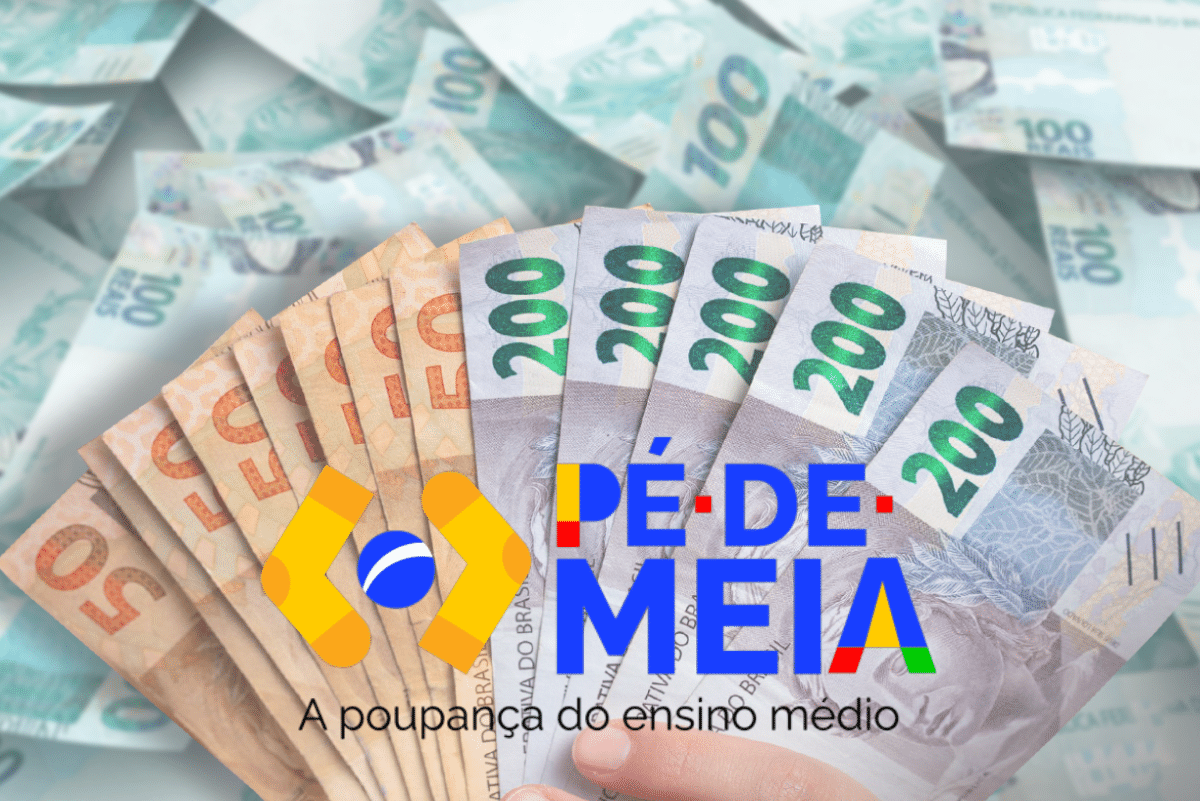 Cédulas de dinheiro em reais com destaque para as notas de 50, 100 e 200, simbolizando o pagamento da primeira parcela do Pé-de-Meia em 2026.