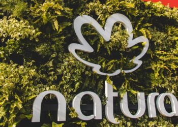 Fachada da Natura com logotipo representando processo seletivo com vagas abertas