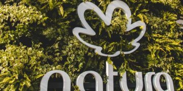Fachada da Natura com logotipo representando processo seletivo com vagas abertas