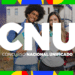 Dois candidatos do Concurso Nacional Unificado consultando informações sobre recursos.
