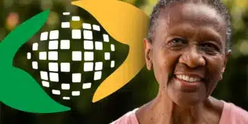 Imagem de uma mulher sorrindo, com um fundo desfocado e o logo de uma organização ao lado, ilustrando o tema sobre as novas regras de aposentadoria para mulheres em 2026.