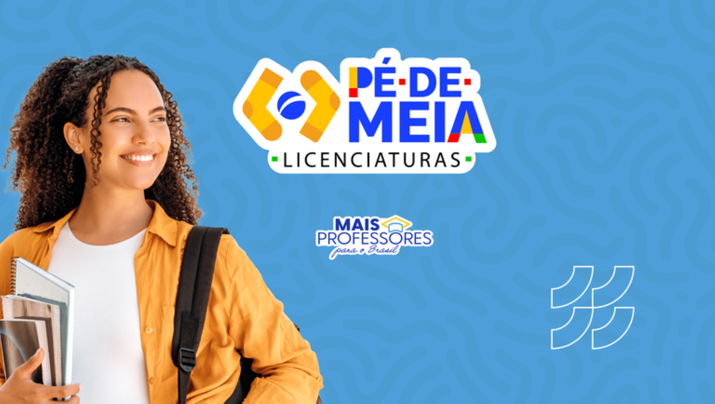 Estudante sorrindo com mochila, representando a oportunidade do programa Pé-de-meia Licenciaturas para futuros professores.