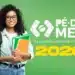 Estudante sorridente com mochila, segurando cadernos, ao lado do logo do programa Pé-de-Meia, destacando o ano de 2026.