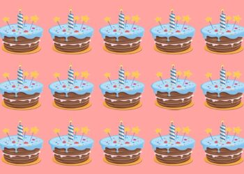 Desafio visual com uma ilustração de vários bolos de aniversário com cobertura azul, velas coloridas e estrelas, fundo rosa.