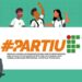 Ilustração em estilo flat design mostrando cinco estudantes diversos com uniformes brancos e verdes da Rede Federal. À esquerda, uma jovem cadeirante acena; ao centro, a hashtag "#PARTIU" em laranja e o logotipo verde e vermelho do Instituto Federal (IF).