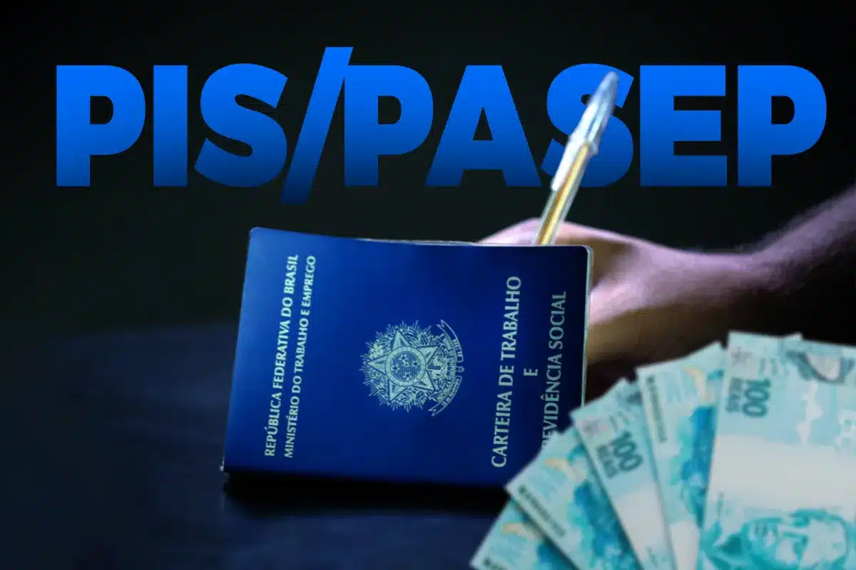 Ressarcimento do PIS/PASEP em 2026 Carteira de Trabalho e Previdência Social aberta com destaque para o PIS/PASEP, uma caneta e cédulas de R$100 ao lado, simbolizando o processo de solicitação de ressarcimento.