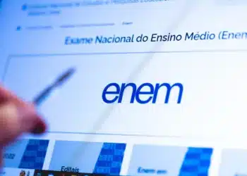 Tela mostrando o logo do Enem, representando a divulgação dos resultados do Exame Nacional do Ensino Médio.