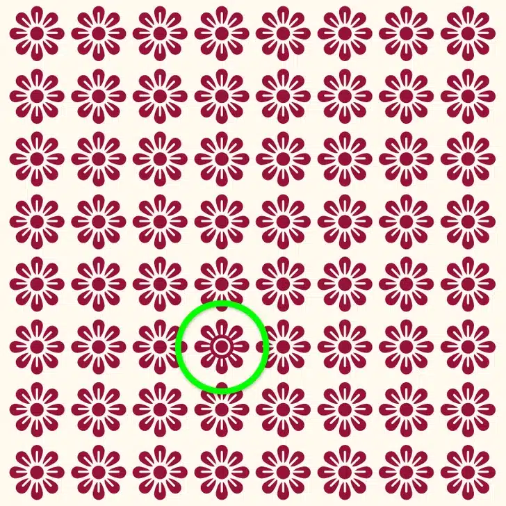 Encontre a flor diferente no padrão floral repetitivo em tons de marsala. Teste visual com flores estilizadas repetidas em tom marsala sobre fundo creme.