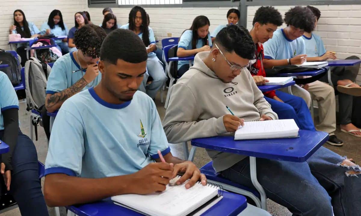 Vai estudar em escola pública em 2026? Veja o benefício que pode cair ...