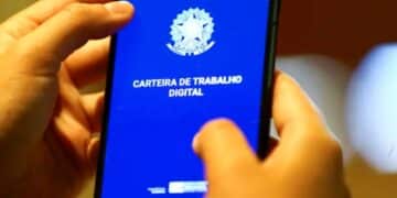 Aplicativo da Carteira de Trabalho Digital no celular para consultar PIS Pasep 2026 e verificar saldo do abono salarial