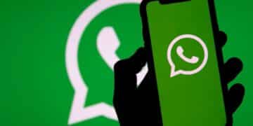 Tela de celular com aplicativo WhatsApp aberto ilustrando como descobrir se uma pessoa bloqueou você no WhatsApp.