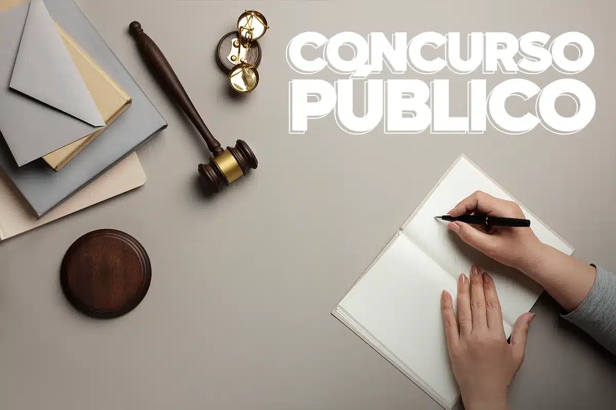Previsão do edital e cronograma de preparação para concurso público 2026 Pessoa organizando cronograma de estudos para concurso público 2026 com materiais de estudo