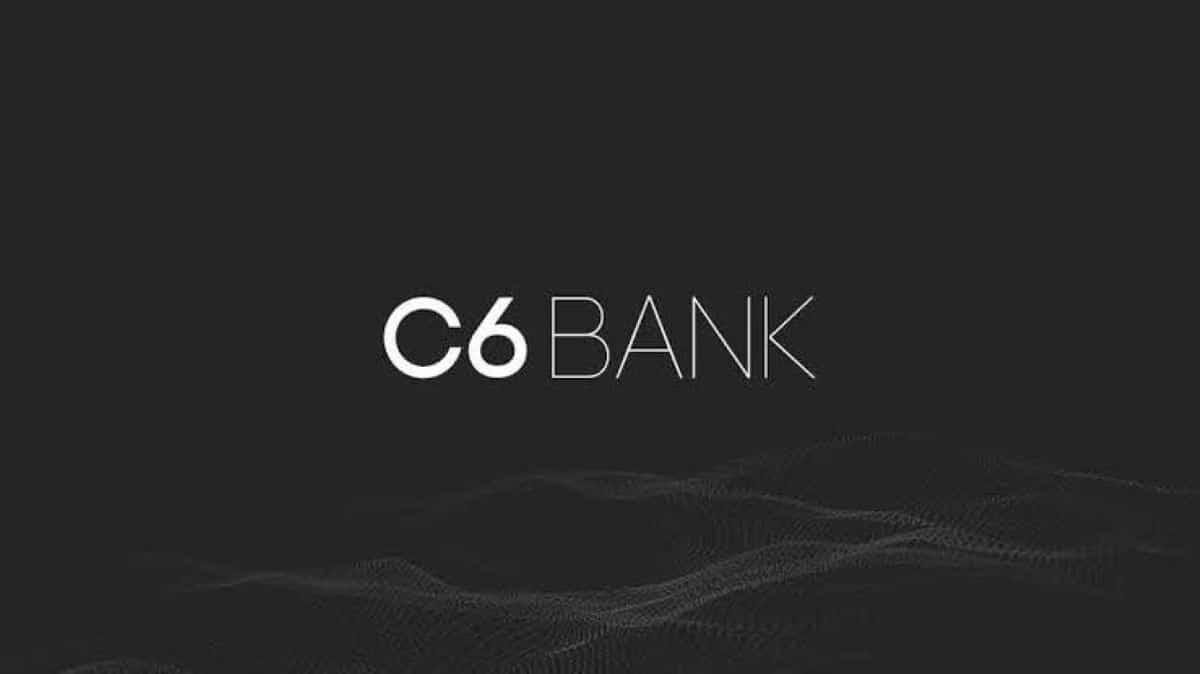 Logo do C6 Bank em fundo escuro