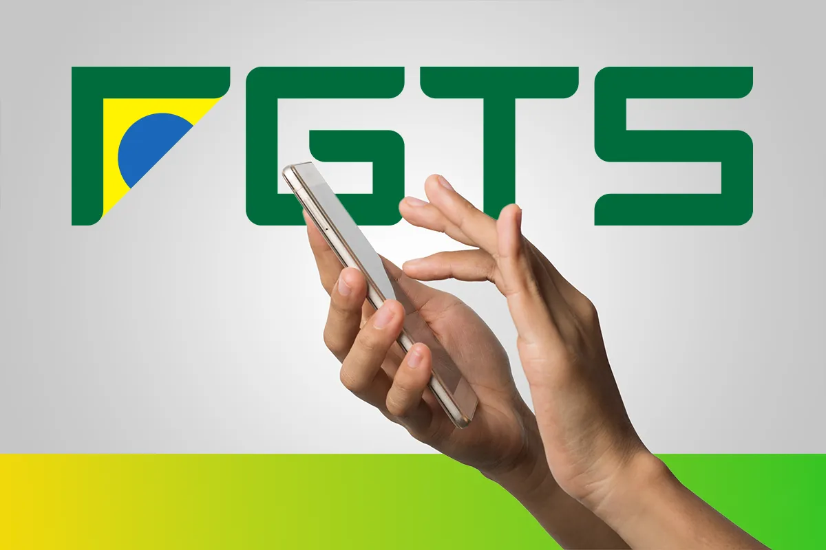 Como solicitar o Saque Calamidade do FGTS — passo a passo pelo aplicativo Mãos usando smartphone com logotipo do FGTS ao fundo