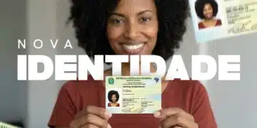 Mulher sorridente segurando a nova Carteira de Identidade Nacional — a CIN — que substitui o antigo RG no Brasil