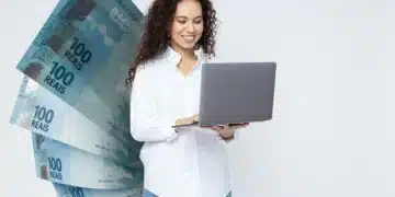 Estudante usando notebook com representação de dinheiro relacionada à bolsa do Pé-de-Meia Licenciatura.