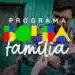 Casal em cena familiar com bebê e logo do programa Bolsa Família.