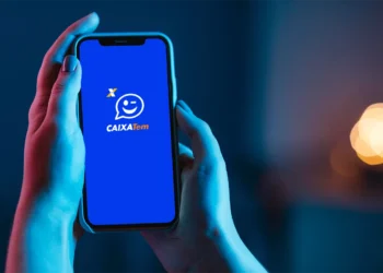 Tela inicial do app Caixa Tem, exibindo a interface de login e representando o erro e o travamento após uma atualização inesperada.