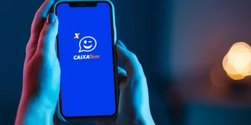 Tela inicial do app Caixa Tem, exibindo a interface de login e representando o erro e o travamento após uma atualização inesperada.