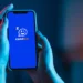 Tela inicial do app Caixa Tem, exibindo a interface de login e representando o erro e o travamento após uma atualização inesperada.
