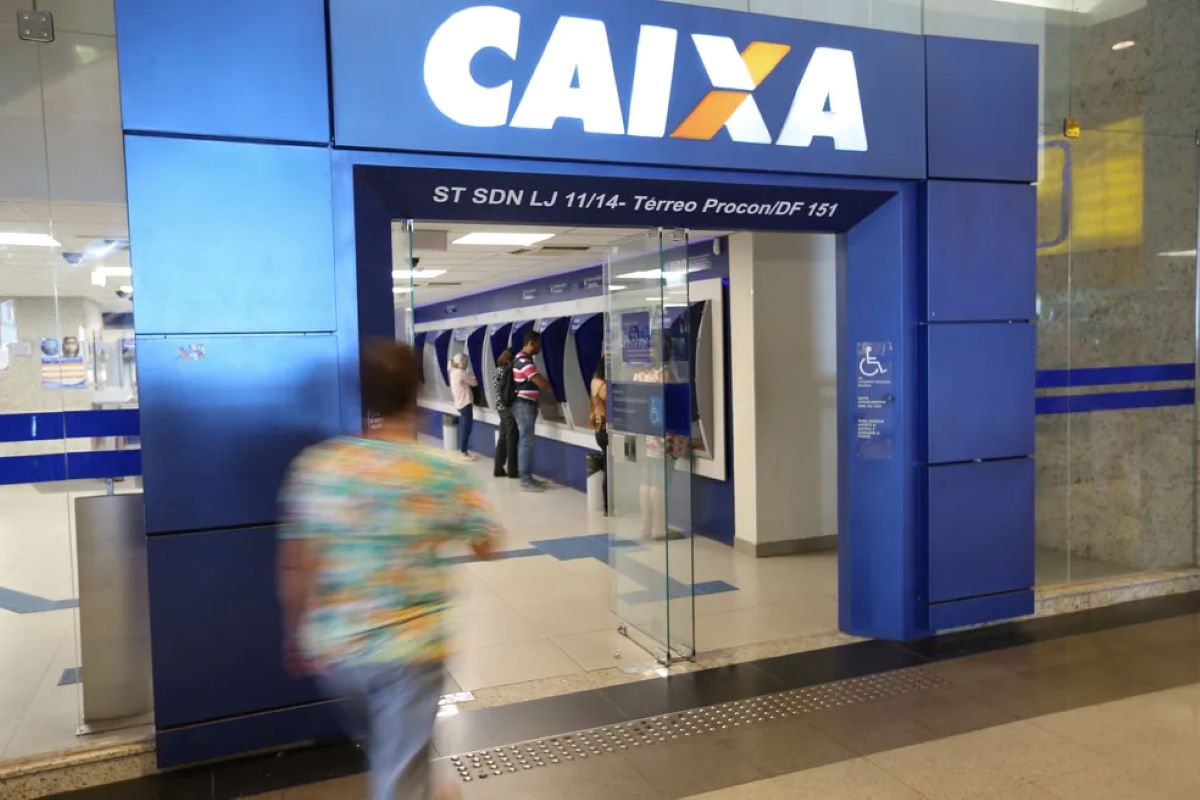 Agência da Caixa Econômica Federal com atendimento interno em funcionamento
