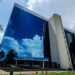 Falso funcionário do INSS: como funciona o golpe e como se proteger 11 Fachada do edifício sede do INSS, órgão que emitiu alerta sobre o golpe do falso funcionário em 2026