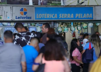 Apostadores devem formar filas em lotéricas para concorrer ao concurso especial da Mega-Sena de 30 anos