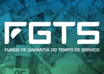 Logotipo do FGTS em destaque sobre fundo com cédulas de real e filtro verde-azulado