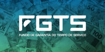 Logotipo do FGTS em destaque sobre fundo com cédulas de real e filtro verde-azulado