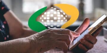 Mãos de pessoa idosa usando o aplicativo Meu INSS no celular para contestar descontos indevidos