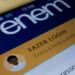 Aplicativo do Enem aberto no celular mostrando opção de login e logotipo na parte superior