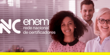 Arte de divulgação da Rede Nacional de Certificadores do Enem, com a marca da rede ao lado de profissionais em ambiente de trabalho.