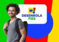 Arte com a marca do Desenrola Fies sobre fundo colorido e foto de estudante com mochila nas costas, em referência à renegociação de dívidas do financiamento estudantil