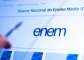 Página do Exame Nacional do Ensino Médio em destaque digital.
