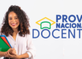Jovem segurando pastas ao lado da Prova Nacional Docente.