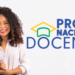Vai fazer a PND 2026? MEC recomenda consultar o local de prova com antecedência 11 Jovem segurando pastas ao lado da Prova Nacional Docente.