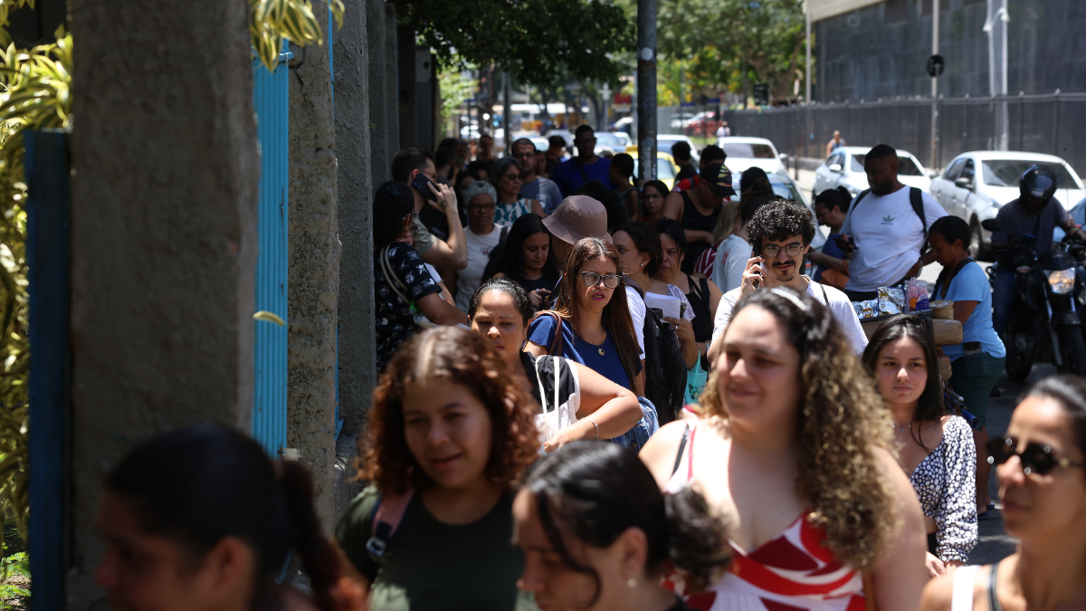 Horário e local de prova da PND 2026 Candidatos se deslocam para realizar prova da Prova Nacional Docente em local de aplicação.