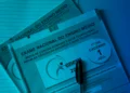 Cadernos de prova do Enem 2026 utilizados por estudantes na preparação para a redação.